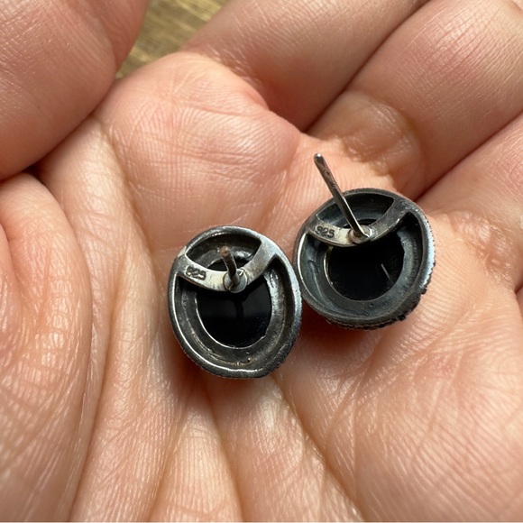 Vintage 925 Sterling Silver Oval Onyx Stud Post Earrings - Picture 3 of 8